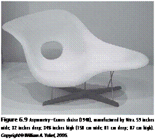 Подпись: Figure 6.9 Asymmetry—Eames chaise (1948), manufactured by Vitra. 59 inches wide; 32 inches deep; 34% inches high (150 cm wide; 81 cm deep; 87 cm high). Copyright © William A. Yokel, 2005. 